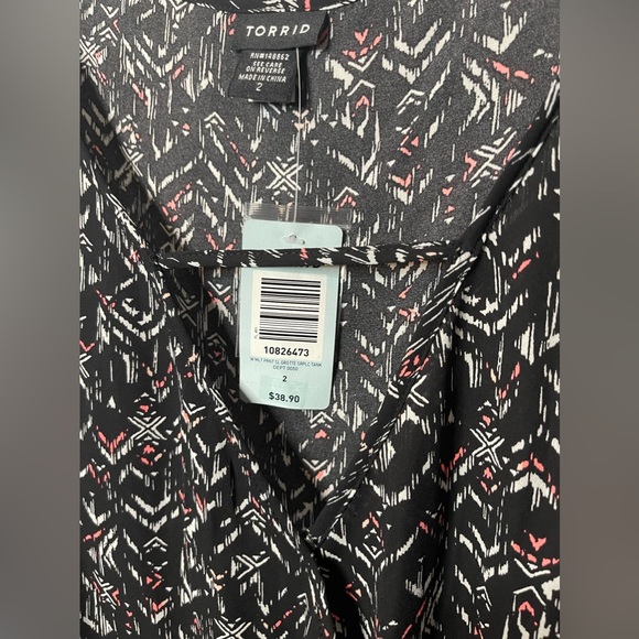 NWT Torrid Size 2 Sleeveless Georgette Surplice Tank - Picture 3 of 4